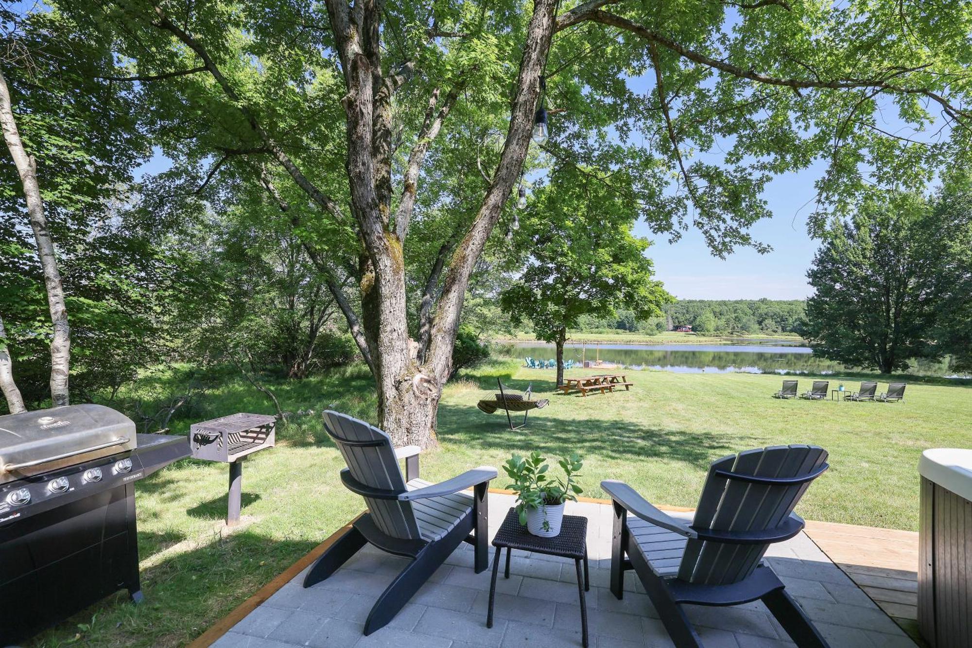 Poconos Brand New Lakefront Oasis 1 Acre, Hottub Gameroom Firepits Talk About Privacy Albrightsville ภายนอก รูปภาพ