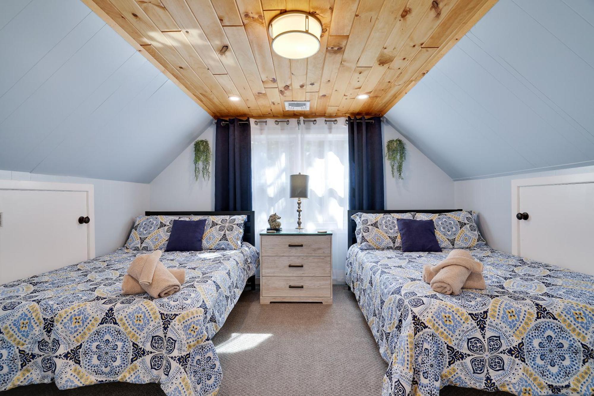 Poconos Brand New Lakefront Oasis 1 Acre, Hottub Gameroom Firepits Talk About Privacy Albrightsville ภายนอก รูปภาพ