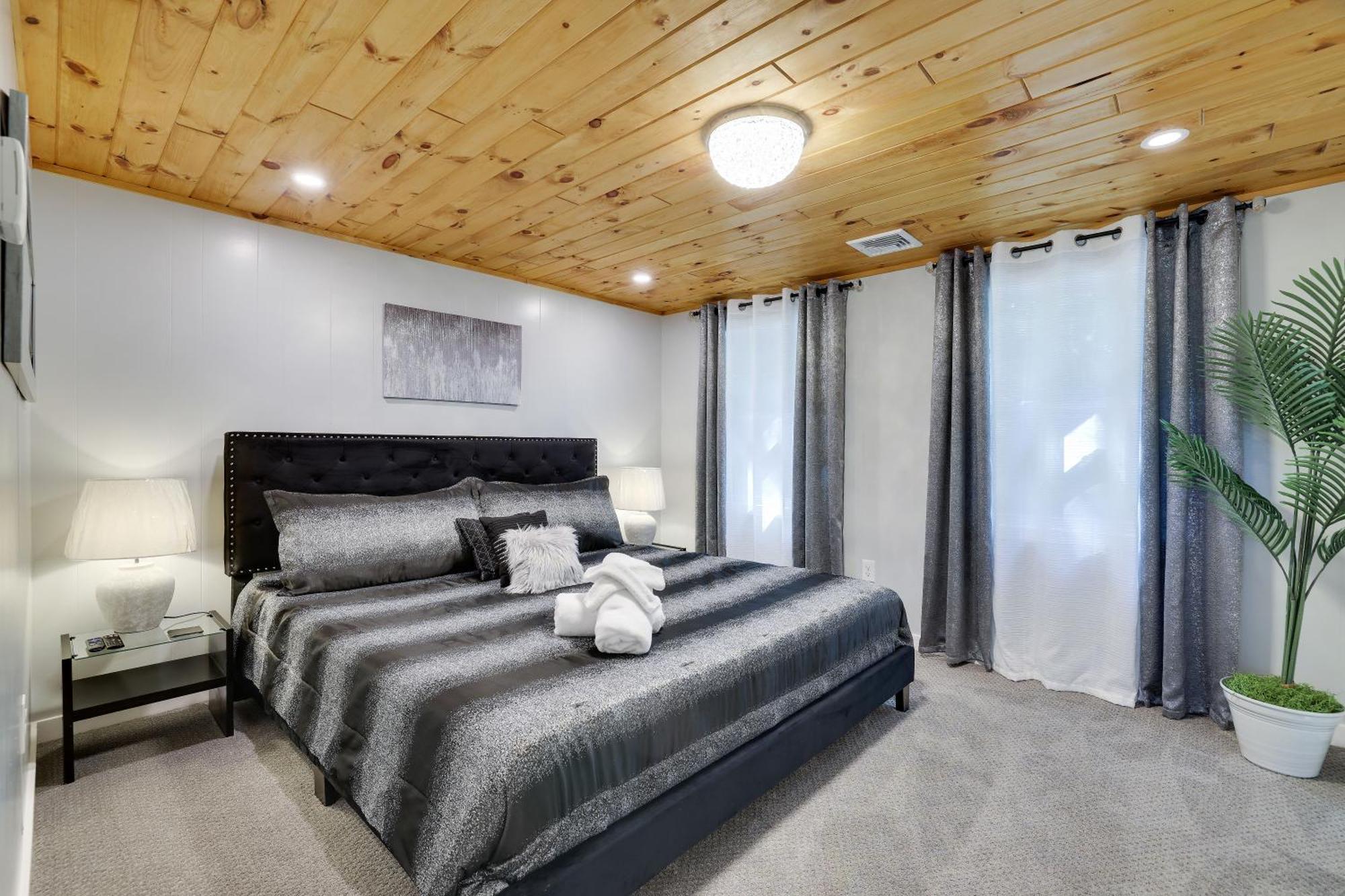 Poconos Brand New Lakefront Oasis 1 Acre, Hottub Gameroom Firepits Talk About Privacy Albrightsville ภายนอก รูปภาพ