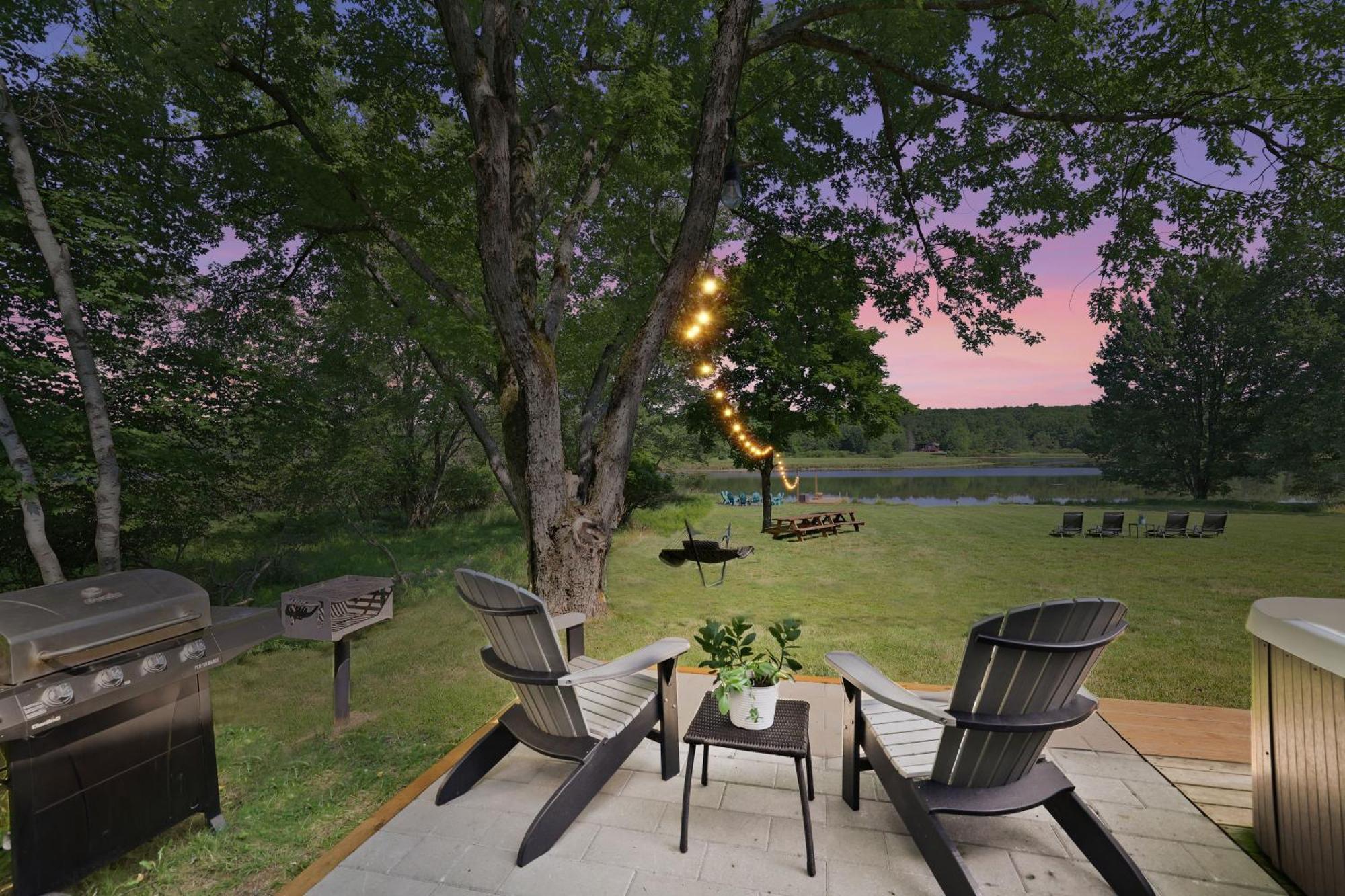 Poconos Brand New Lakefront Oasis 1 Acre, Hottub Gameroom Firepits Talk About Privacy Albrightsville ภายนอก รูปภาพ