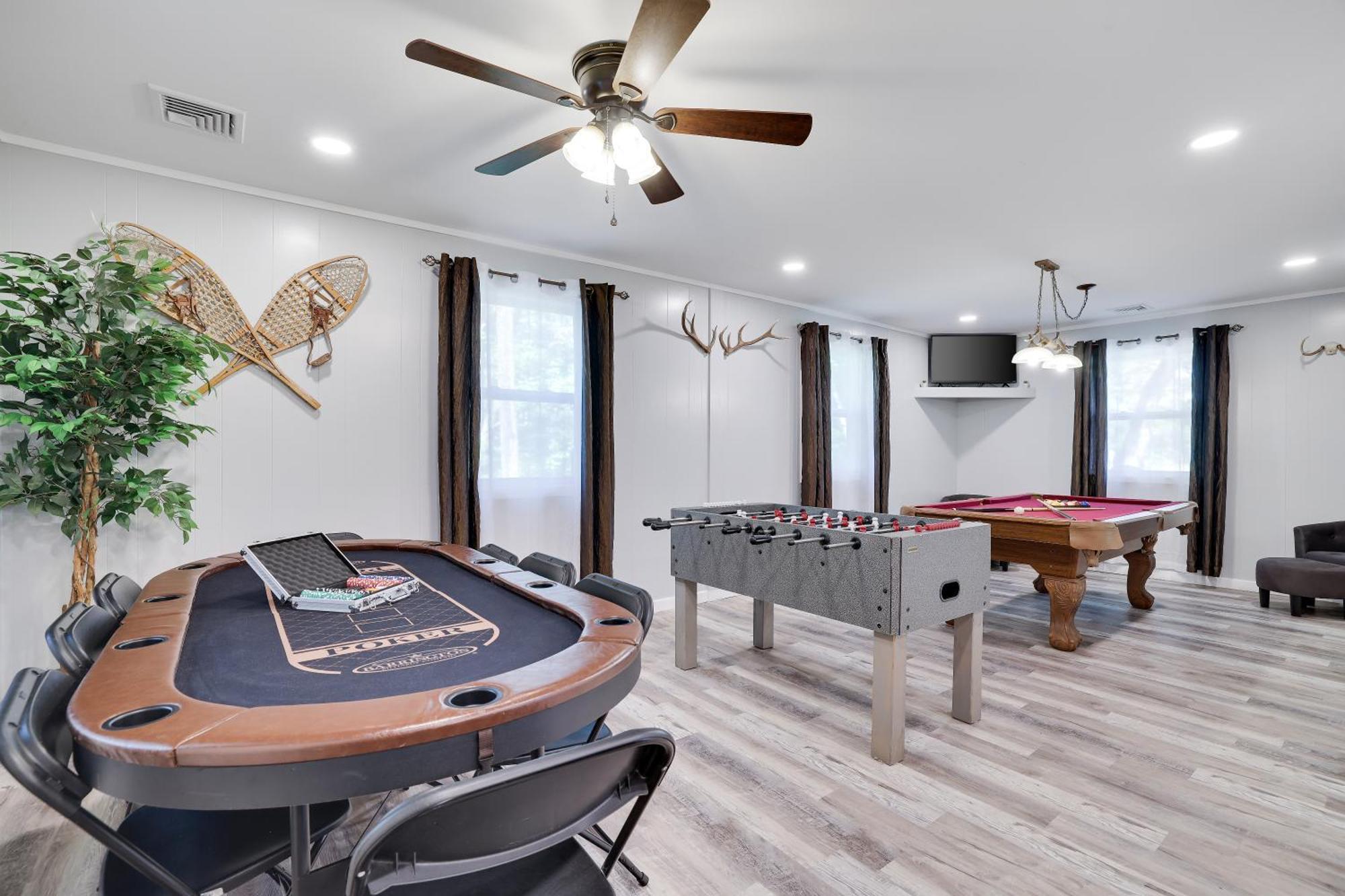 Poconos Brand New Lakefront Oasis 1 Acre, Hottub Gameroom Firepits Talk About Privacy Albrightsville ภายนอก รูปภาพ